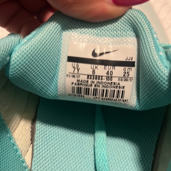 🐬 Nikes NWT - Picture 5 of 5